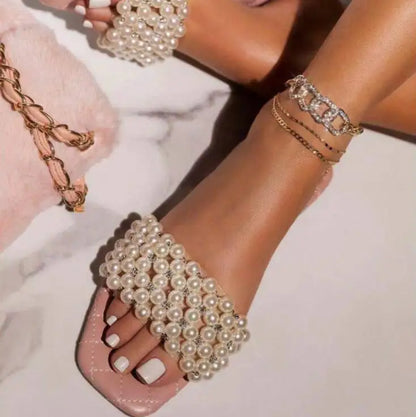 Novas Sandálias Casuais Femininas Primavera/Verão 2024 com Pérolas e Strass, Sapatos Planos de Cor Sólida