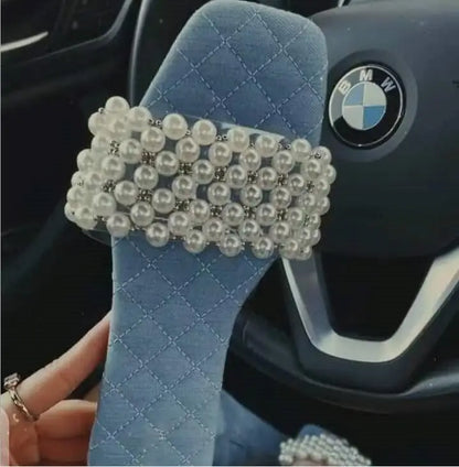 Novas Sandálias Casuais Femininas Primavera/Verão 2024 com Pérolas e Strass, Sapatos Planos de Cor Sólida
