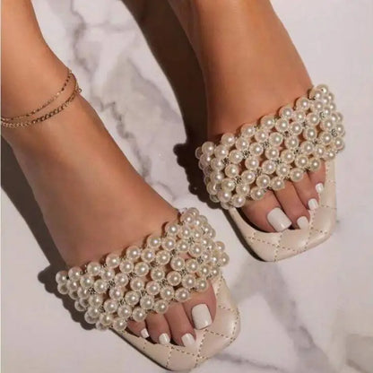 Novas Sandálias Casuais Femininas Primavera/Verão 2024 com Pérolas e Strass, Sapatos Planos de Cor Sólida