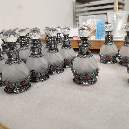 15ml Retro Arabic Dubai Metal Flower Perfume Bottle Essential Oil Attar Refillable Bottle Plum Blossom Flower Design 886