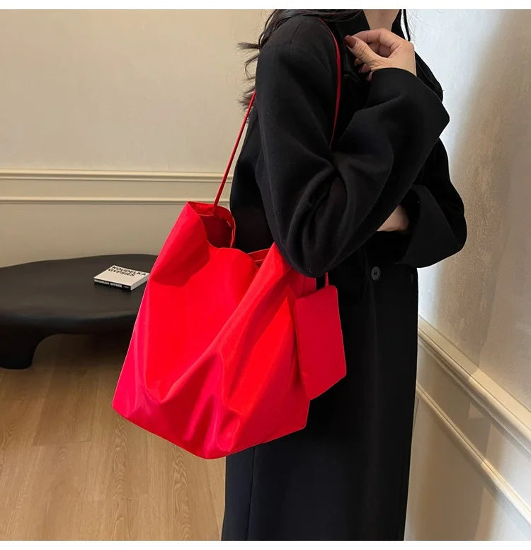 Minimalist and lazy style tote shoulder bag, women's large capacity armpit bag, student class bucket bag, retro shopping bag