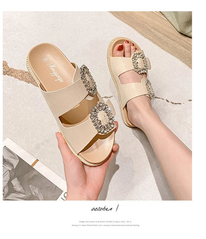 Sandálias Femininas 2026 com Fivela de Strass, Chinelos de Tira Dupla, Sapatos de Cristal, Slides Casuais, Calçados de Salto Baixo, Flip Flops
