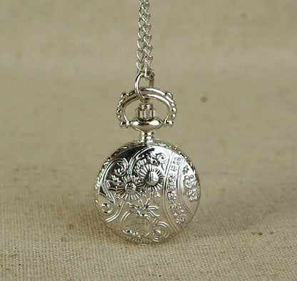 Fashion Cute Relief Silver Butterfly Pocket Watch Vintage Quartz Pocket Watch Unisex Sweater Chain Watches Necklace