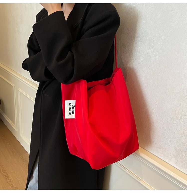Minimalist and lazy style tote shoulder bag, women's large capacity armpit bag, student class bucket bag, retro shopping bag