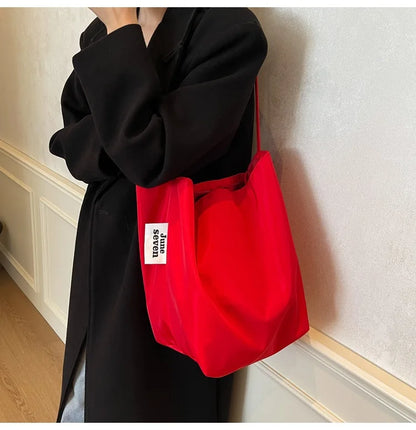 Minimalist and lazy style tote shoulder bag, women's large capacity armpit bag, student class bucket bag, retro shopping bag