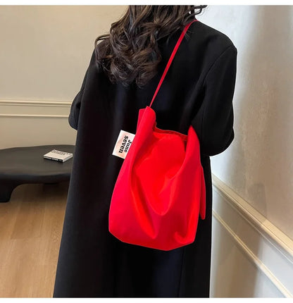 Minimalist and lazy style tote shoulder bag, women's large capacity armpit bag, student class bucket bag, retro shopping bag