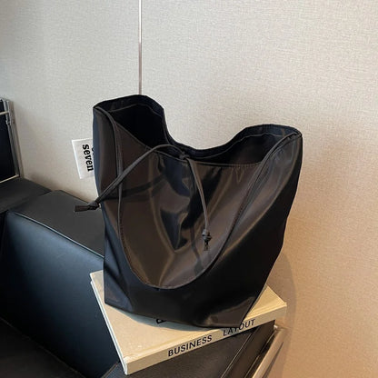 Minimalist and lazy style tote shoulder bag, women's large capacity armpit bag, student class bucket bag, retro shopping bag