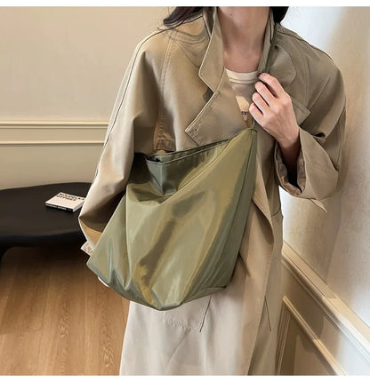 Minimalist and lazy style tote shoulder bag, women's large capacity armpit bag, student class bucket bag, retro shopping bag