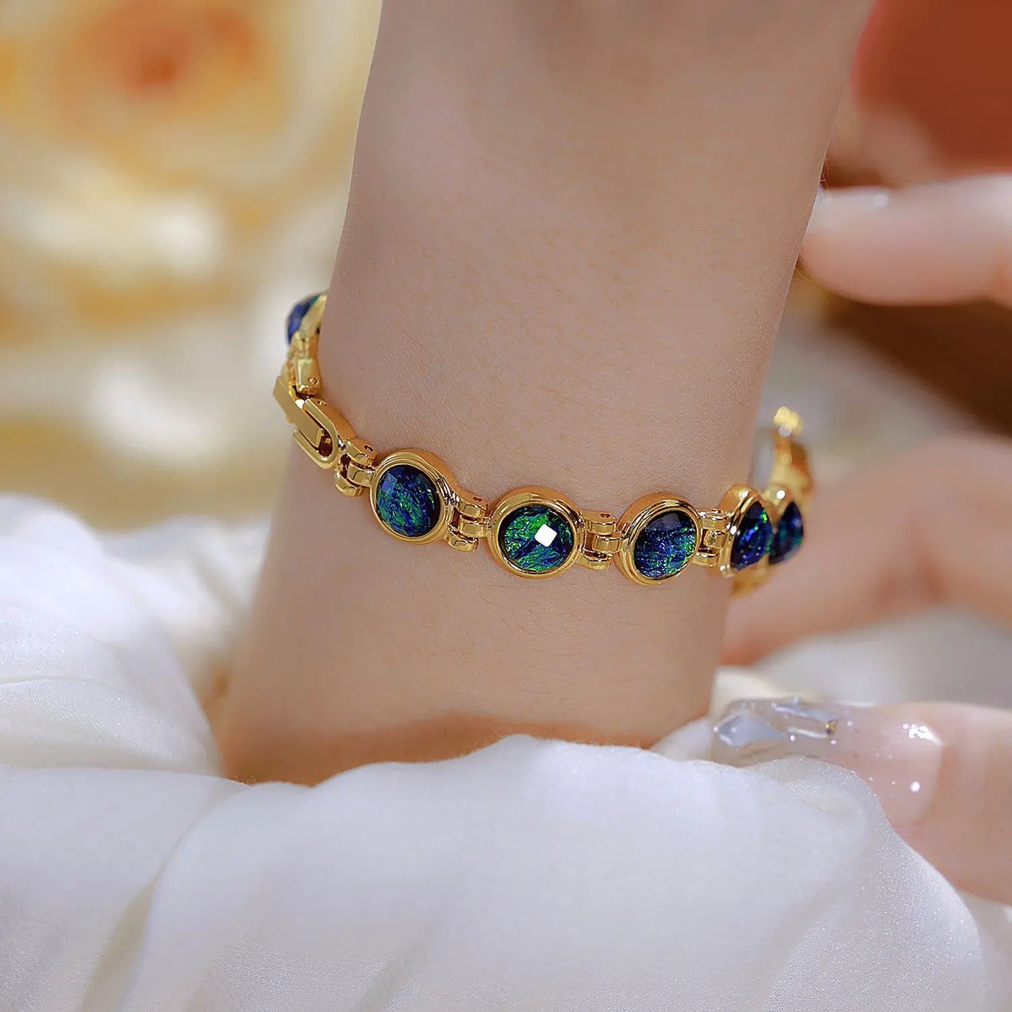 Gold Women Bracelet Watches Luxury Brand Dress Quartz Small Dial Ladies Wrist Watches Rhinestone Rose Gold Watches For Women