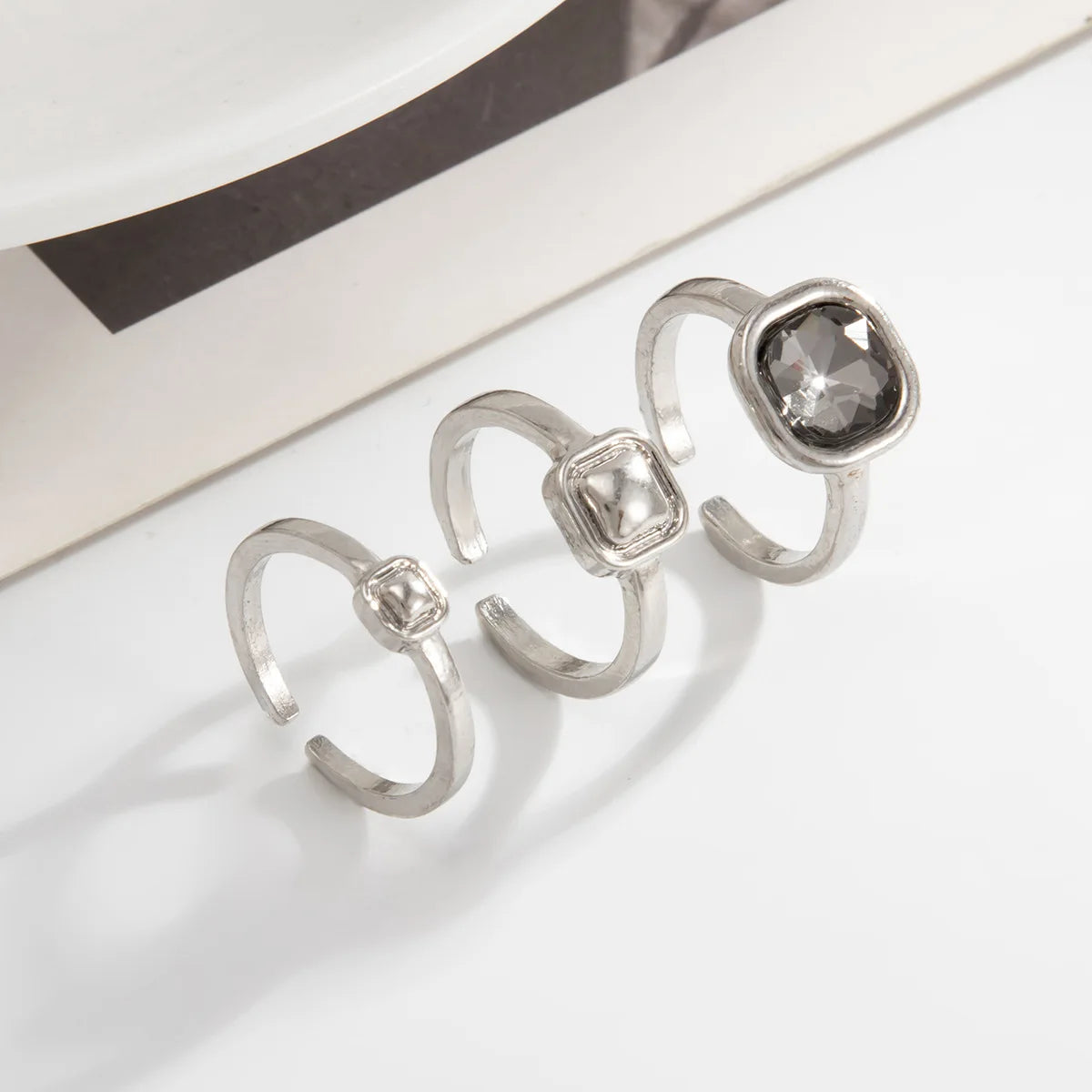 New Grey Crystal Geometric Ring Women Minimalist Design Silver Color Square Finger Rings Asymmetrical Zircon Daily Wear Jewelry