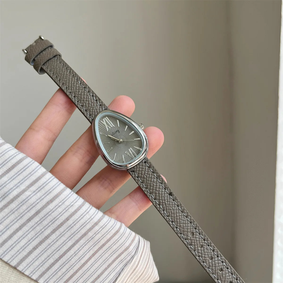 Fashion Brand Women Watch Snake Head Female Quartz Watches Luxury Gift Ladies Red Leather Strap Wristwatch Dropshipping Clock