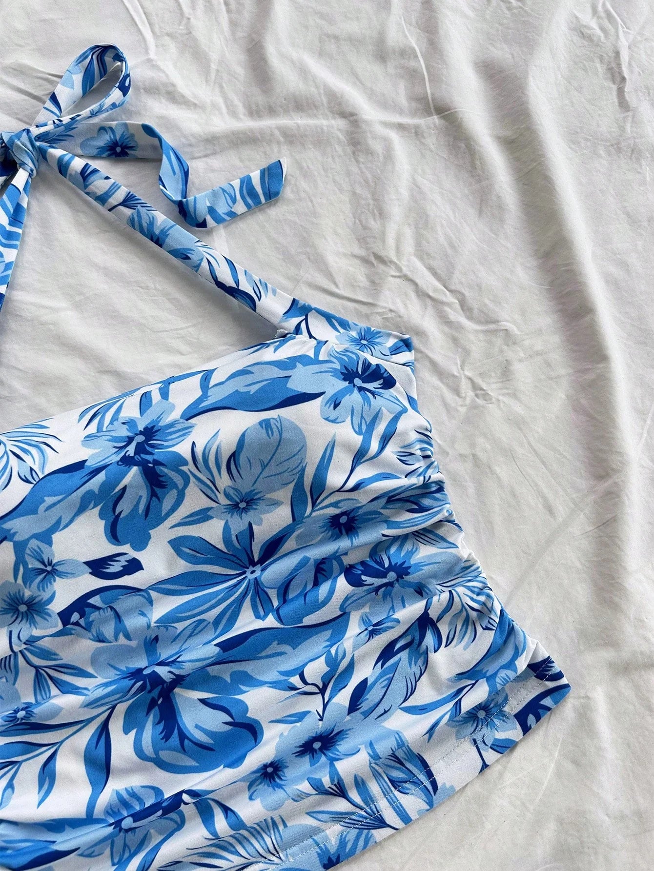 Cropped top，Women's vacation